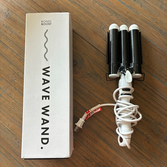Bondi Boost 32 mm Wave Wand hair curling iron